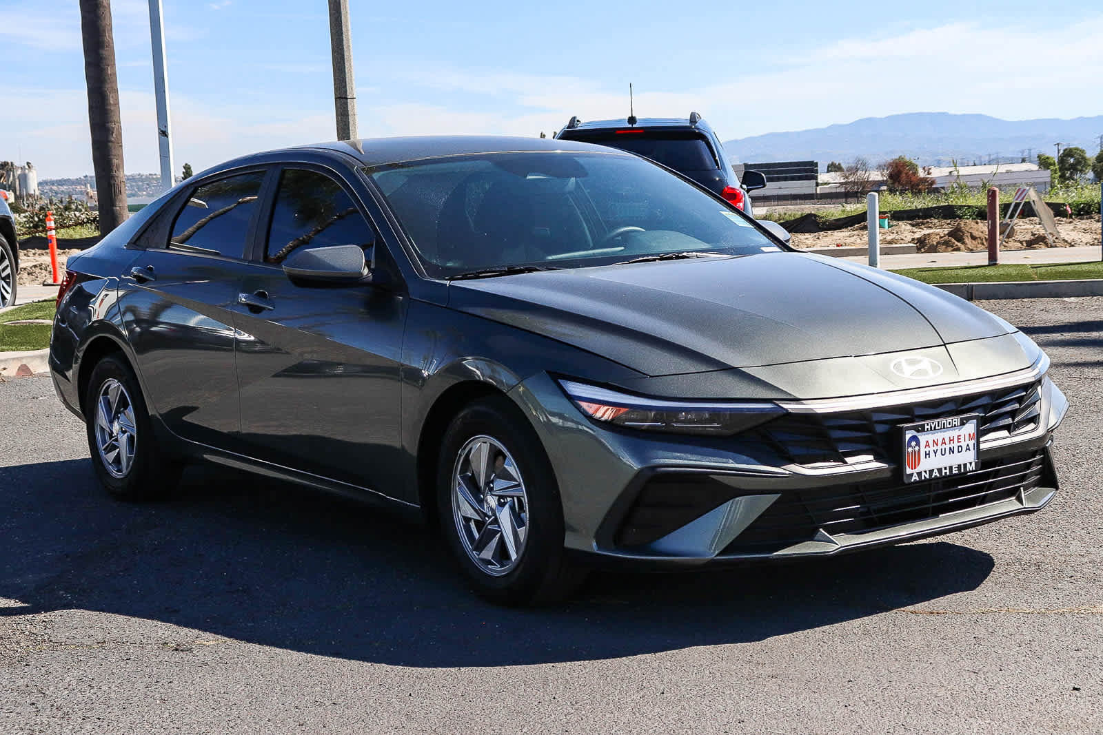 Used 2025 Hyundai Elantra SE image 3