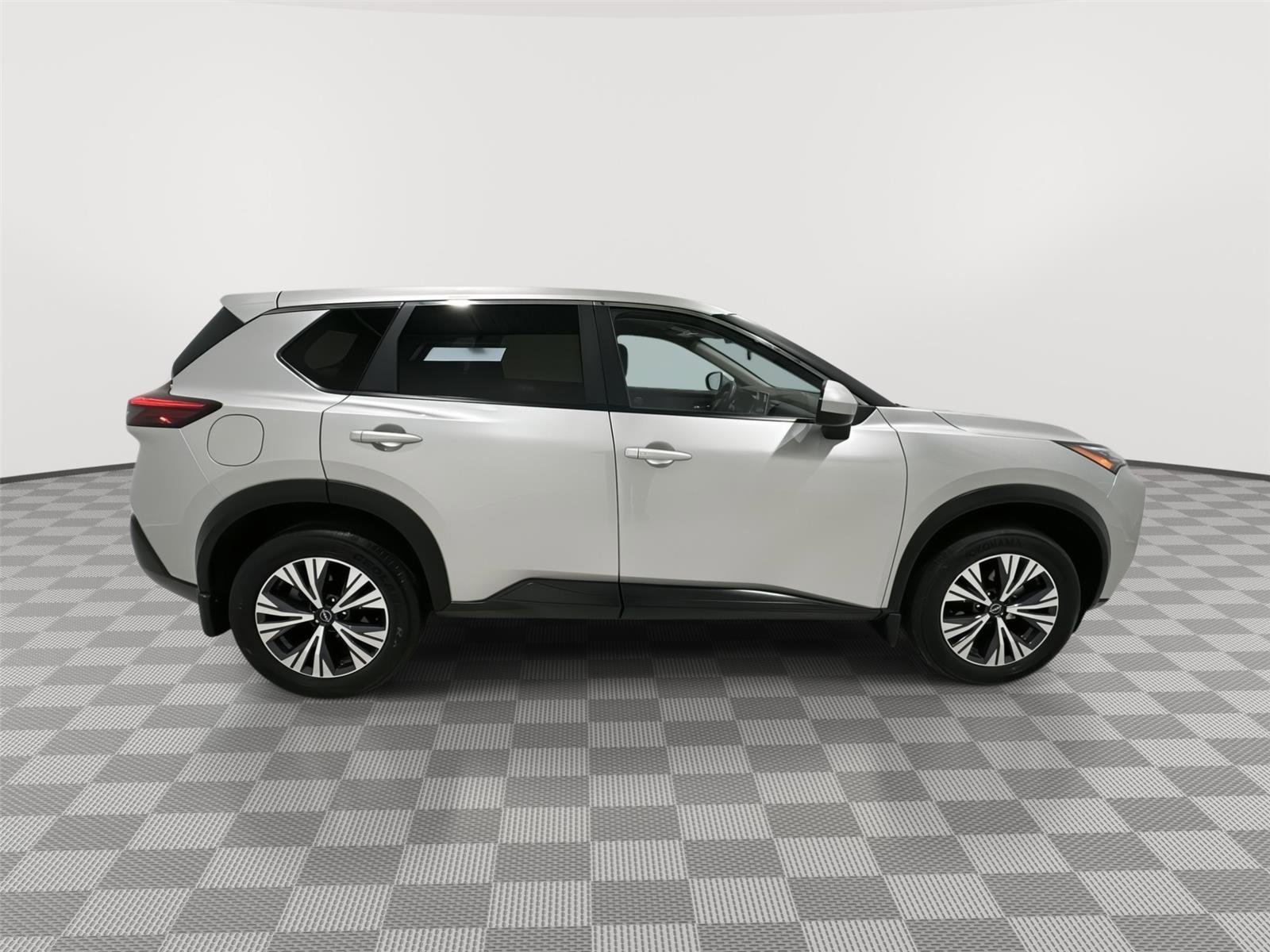 Used 2023 Nissan Rogue SV image 5
