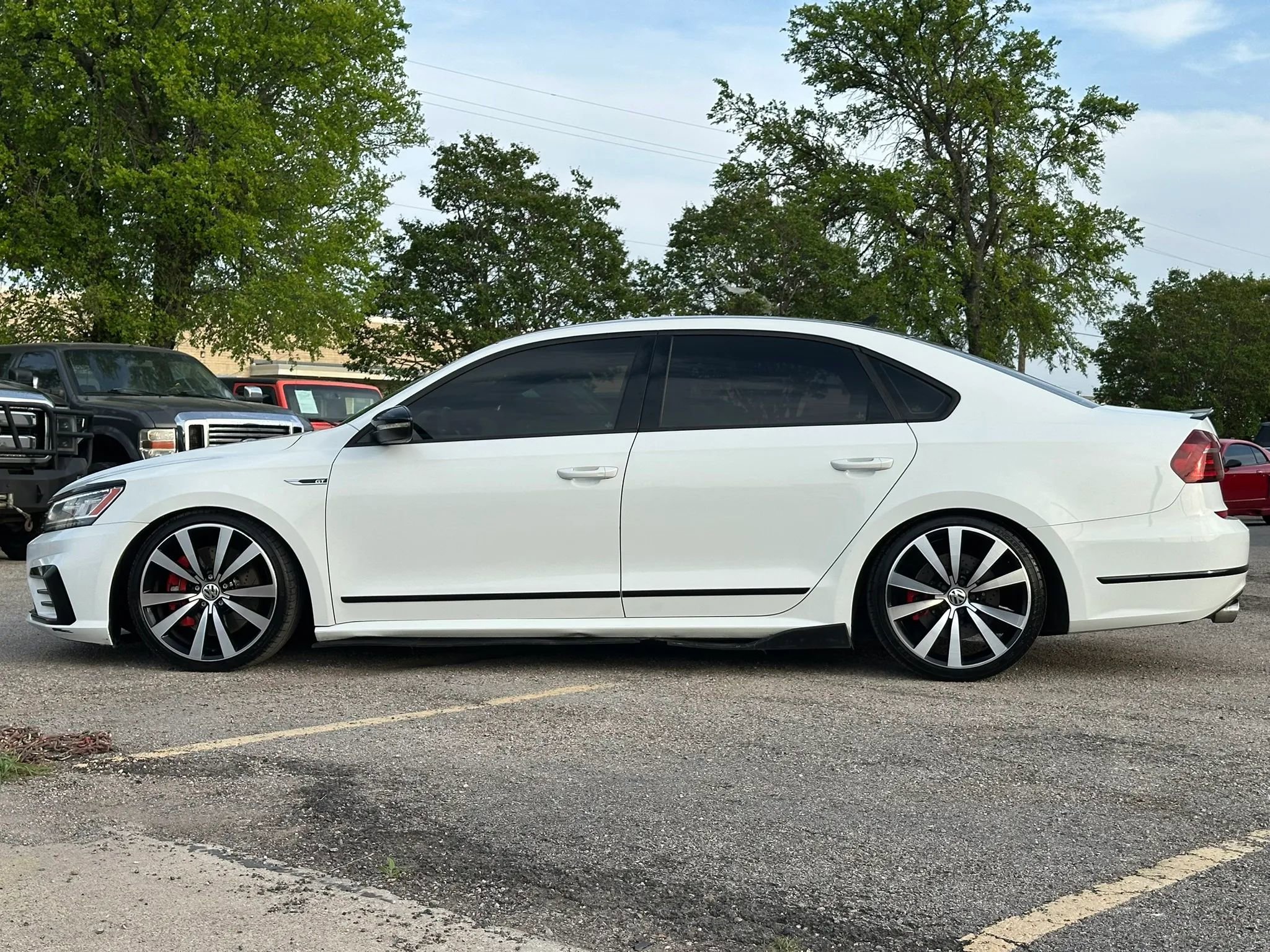 Used 2018 Volkswagen Passat GT image 3