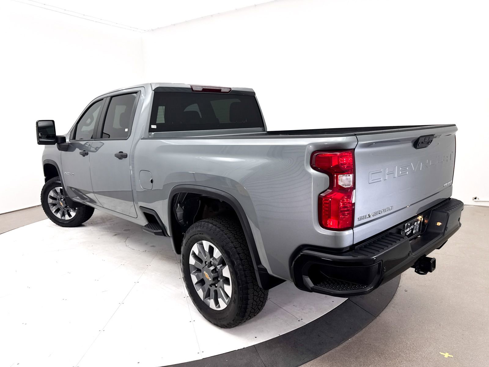 Used 2024 Chevrolet Silverado 2500 Custom w/ Custom Value Package AWD/4WD image 2