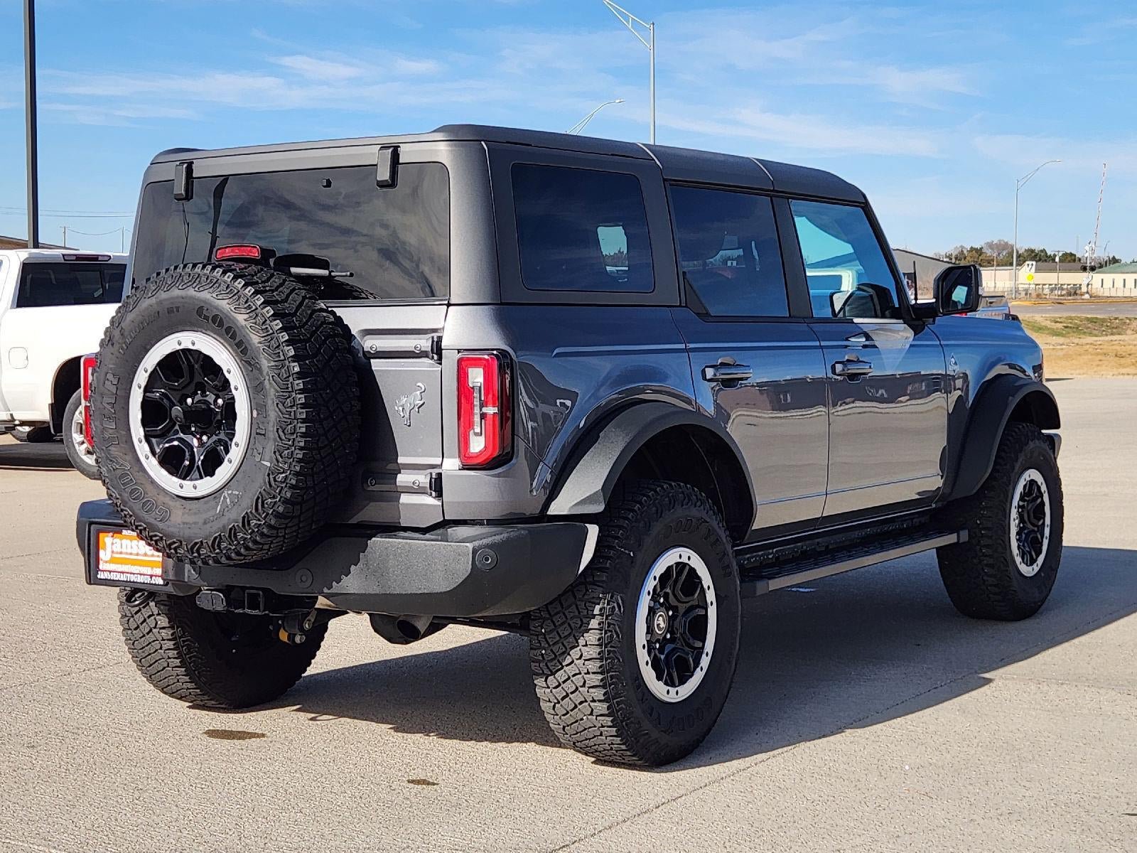 Used 2023 Ford Bronco Outer Banks w/ Sasquatch Package AWD/4WD image 6