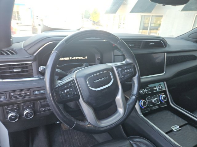 Used 2023 GMC Yukon XL Denali w/ Advanced Technology Package AWD/4WD image 10