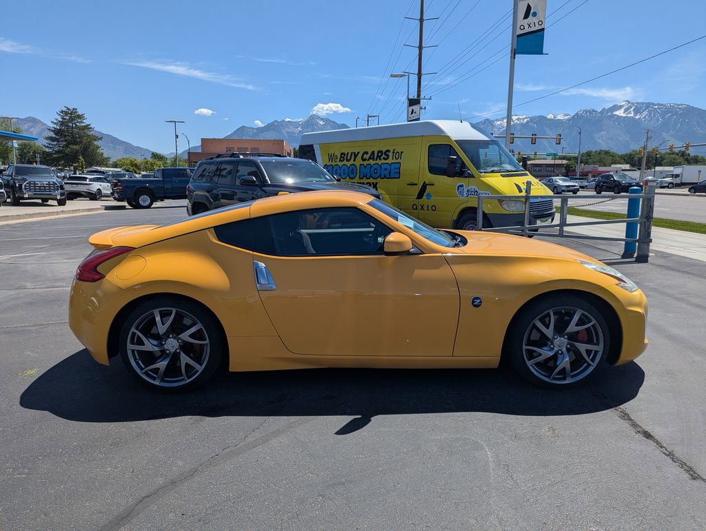 Used 2017 Nissan 370Z Coupe RWD image 4