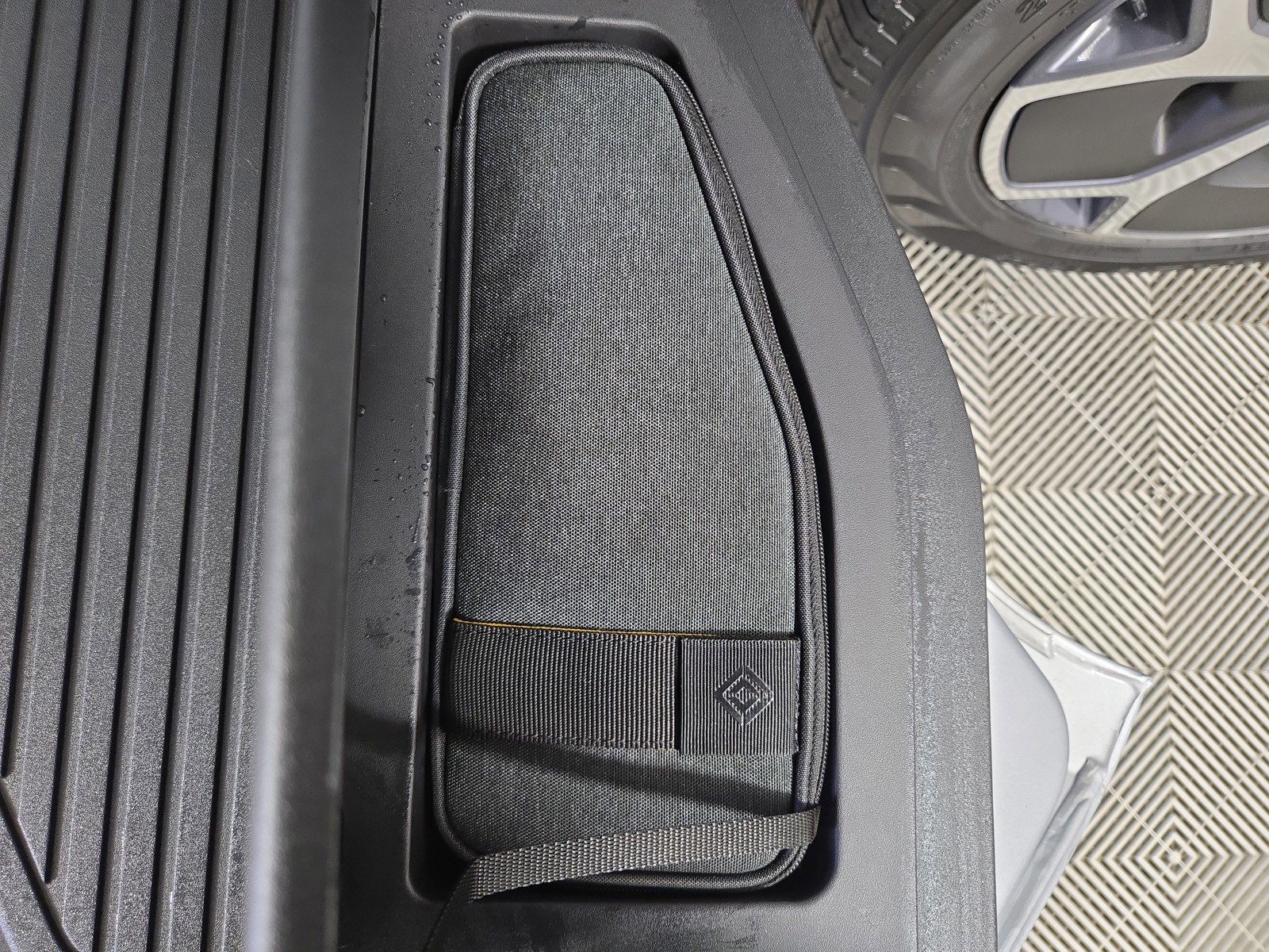 Used 2024 Rivian R1T Adventure AWD/4WD image 32