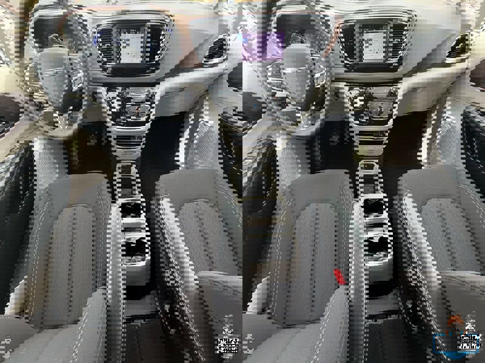 Used 2024 Chrysler Voyager LX image 24