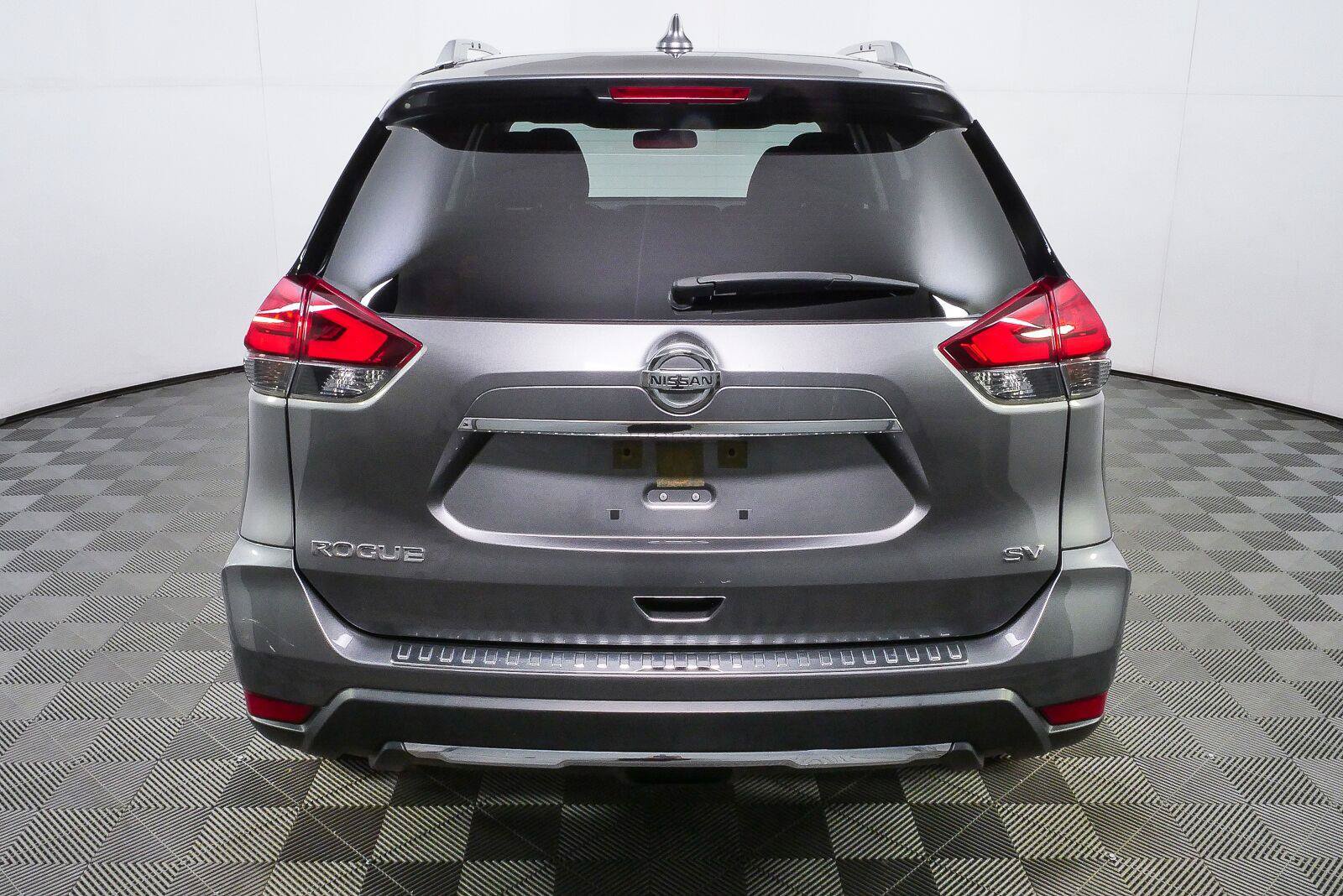 Used 2017 Nissan Rogue SV FWD image 32
