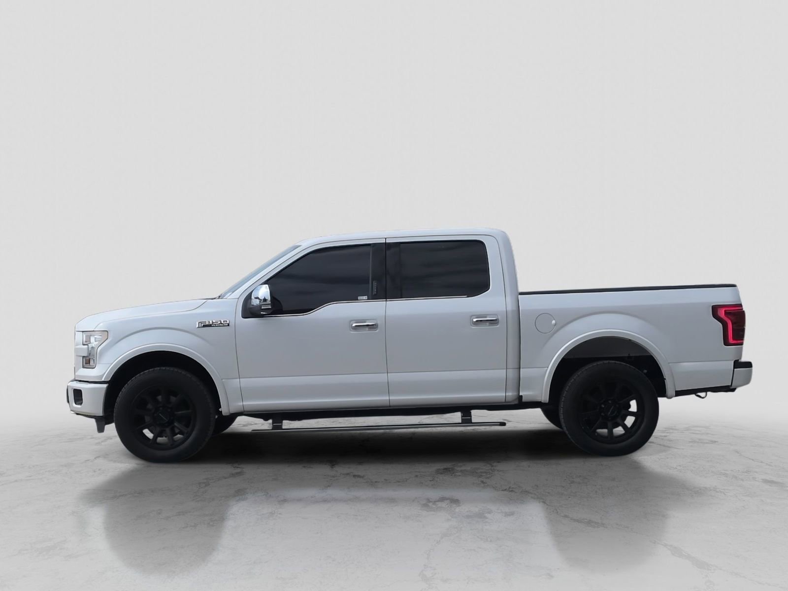 Used 2015 Ford F150 Platinum w/ Equipment Group 701A Luxury image 3