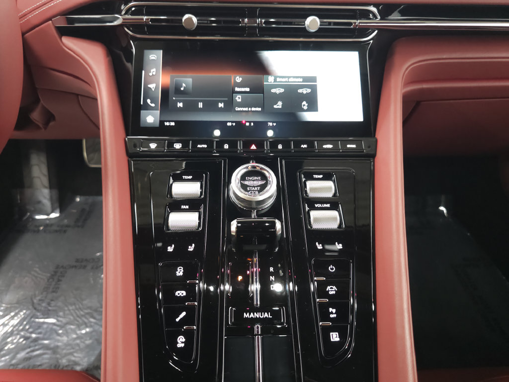 Used 2025 Aston Martin DB12 Coupe RWD image 19