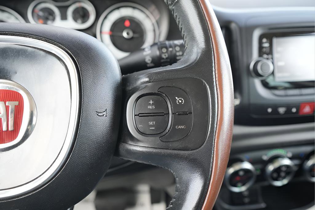 Used 2015 FIAT 500L Trekking image 25