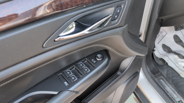 Used 2016 Cadillac SRX Luxury w/ Trailering Package AWD/4WD image 10
