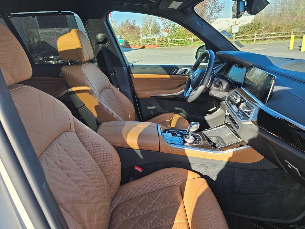 Used 2023 BMW X5 xDrive40i w/ Executive Package image 11