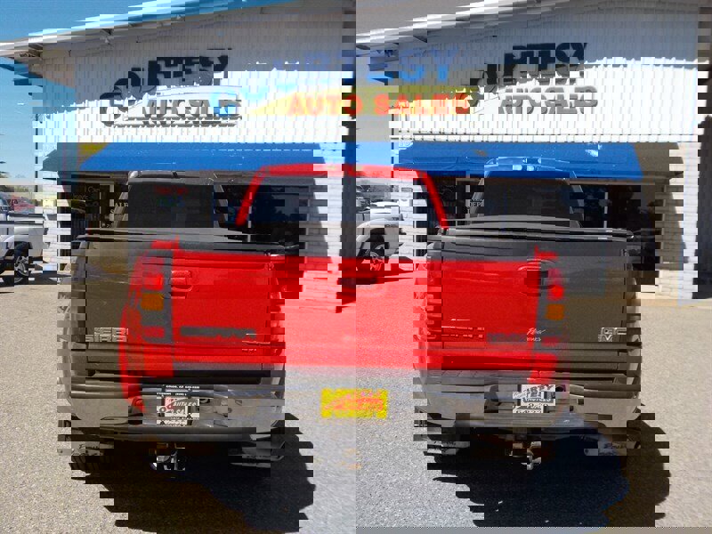 Used 2005 GMC Sierra 3500 SLE w/ Heavy-Duty Power Package image 7