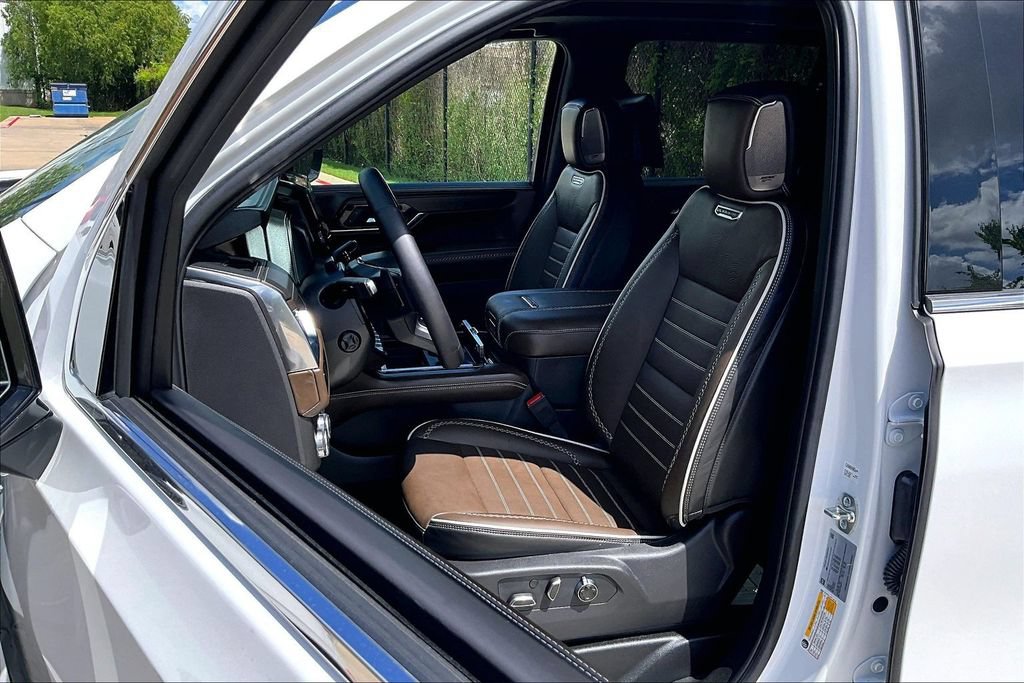 Used 2026 GMC Yukon XL Denali Ultimate w/ LPO, Floor Liner Package AWD/4WD image 34