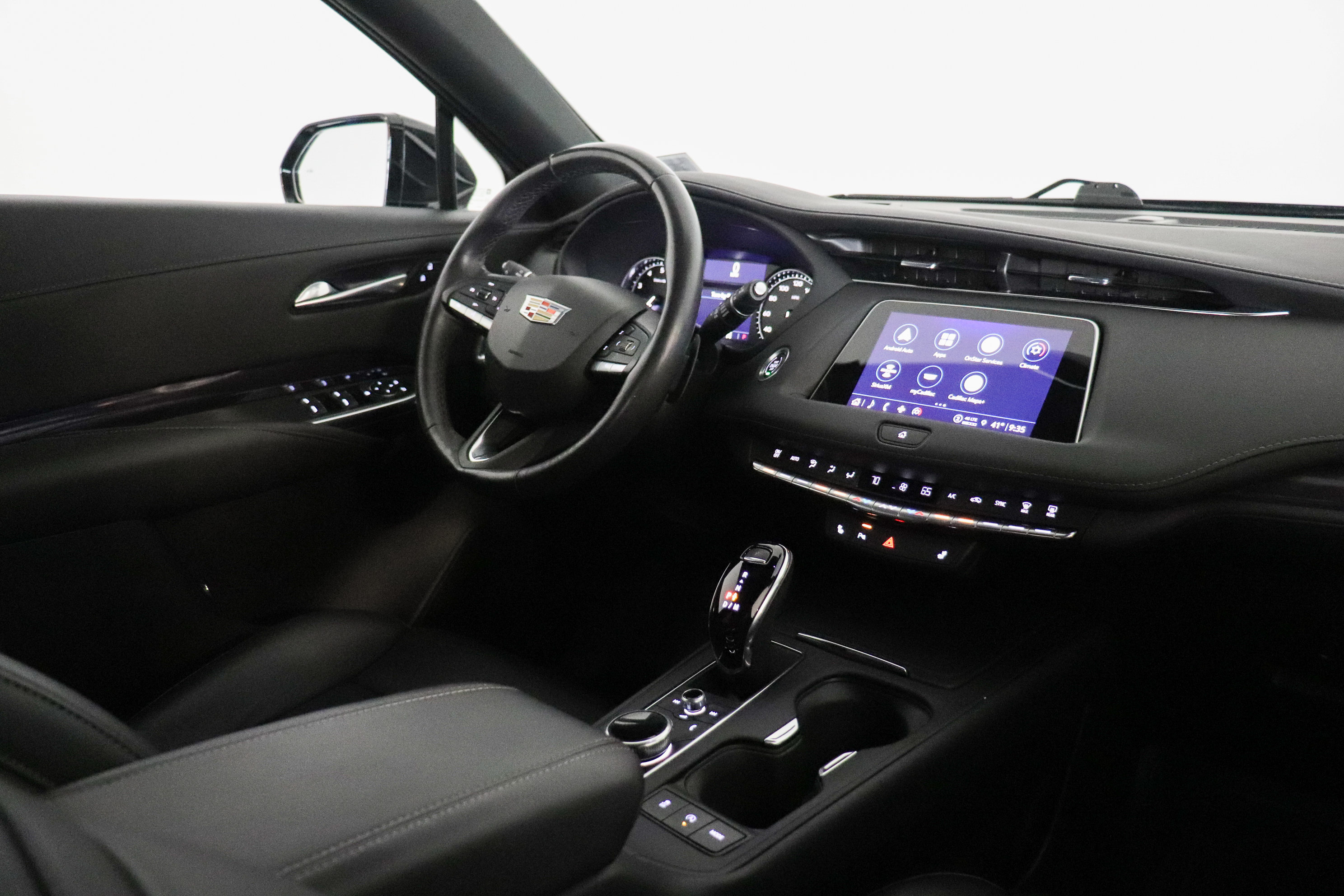 Used 2023 Cadillac XT4 Luxury w/ Cold Weather Package AWD/4WD image 22