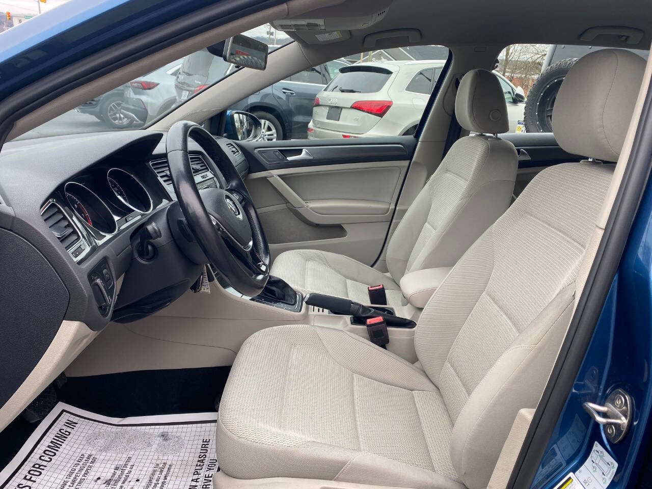 Used 2018 Volkswagen Golf S image 9