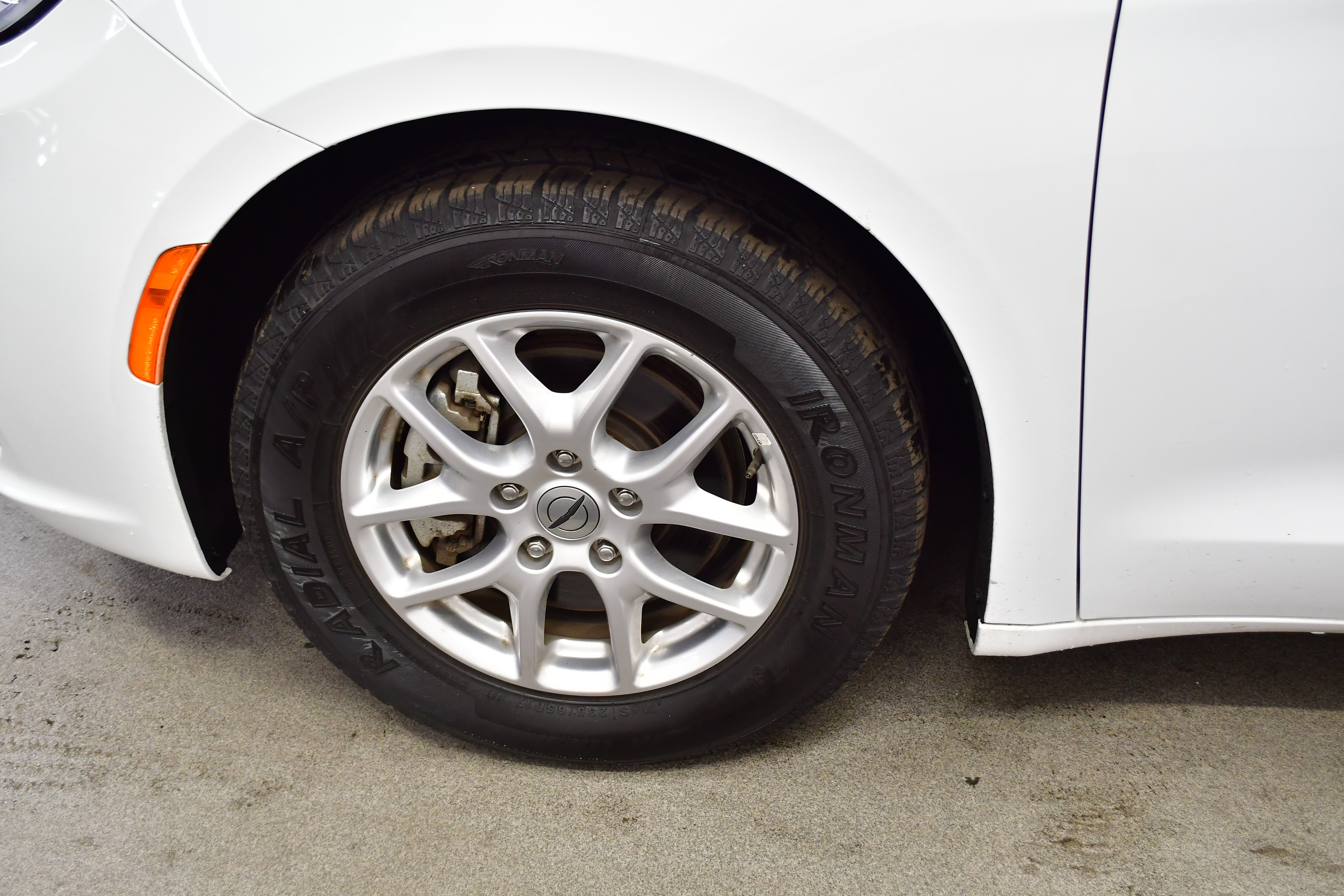 Used 2023 Chrysler Pacifica Touring-L FWD image 39