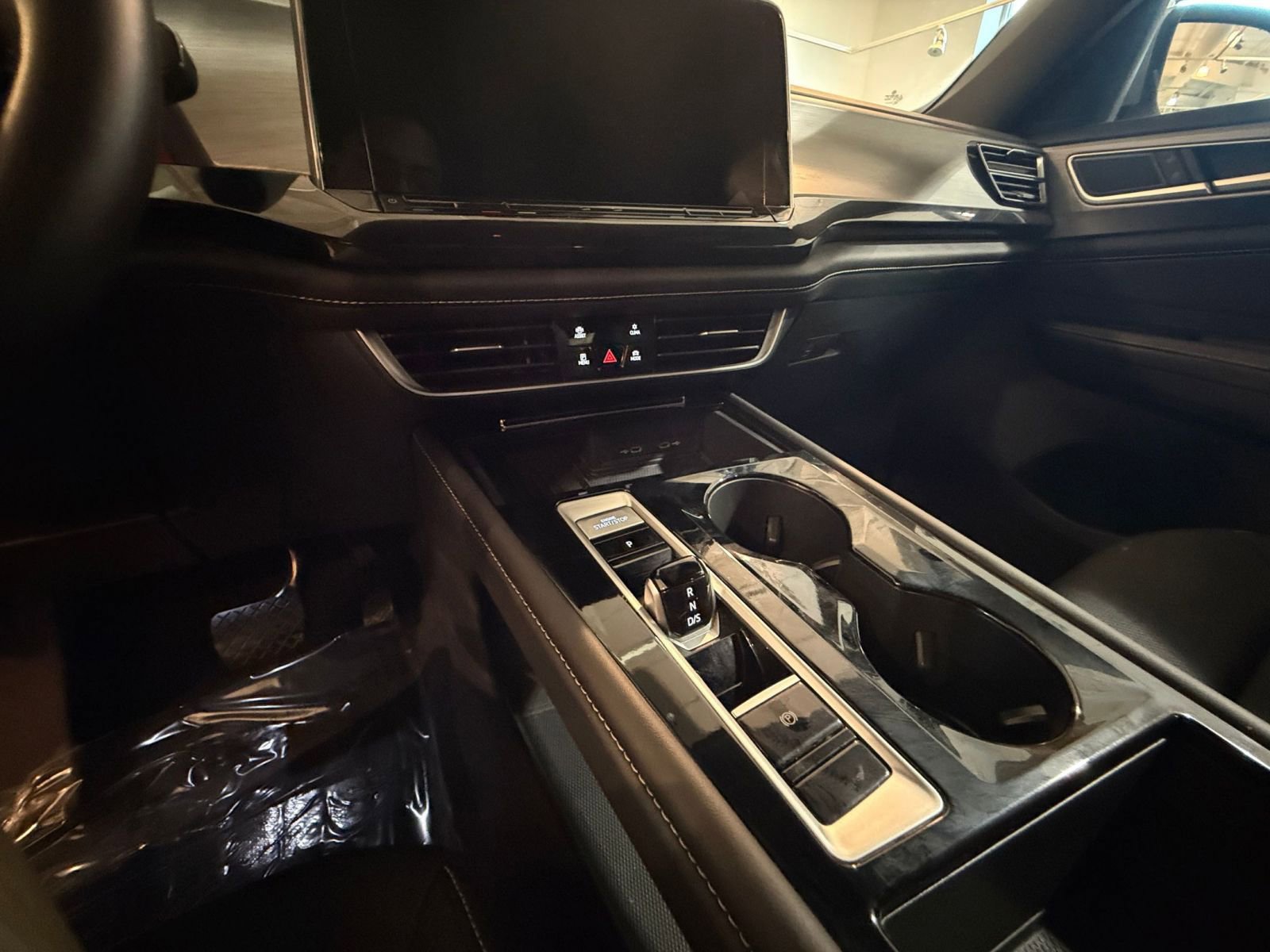 Used 2025 Volkswagen Atlas Cross Sport SE image 41