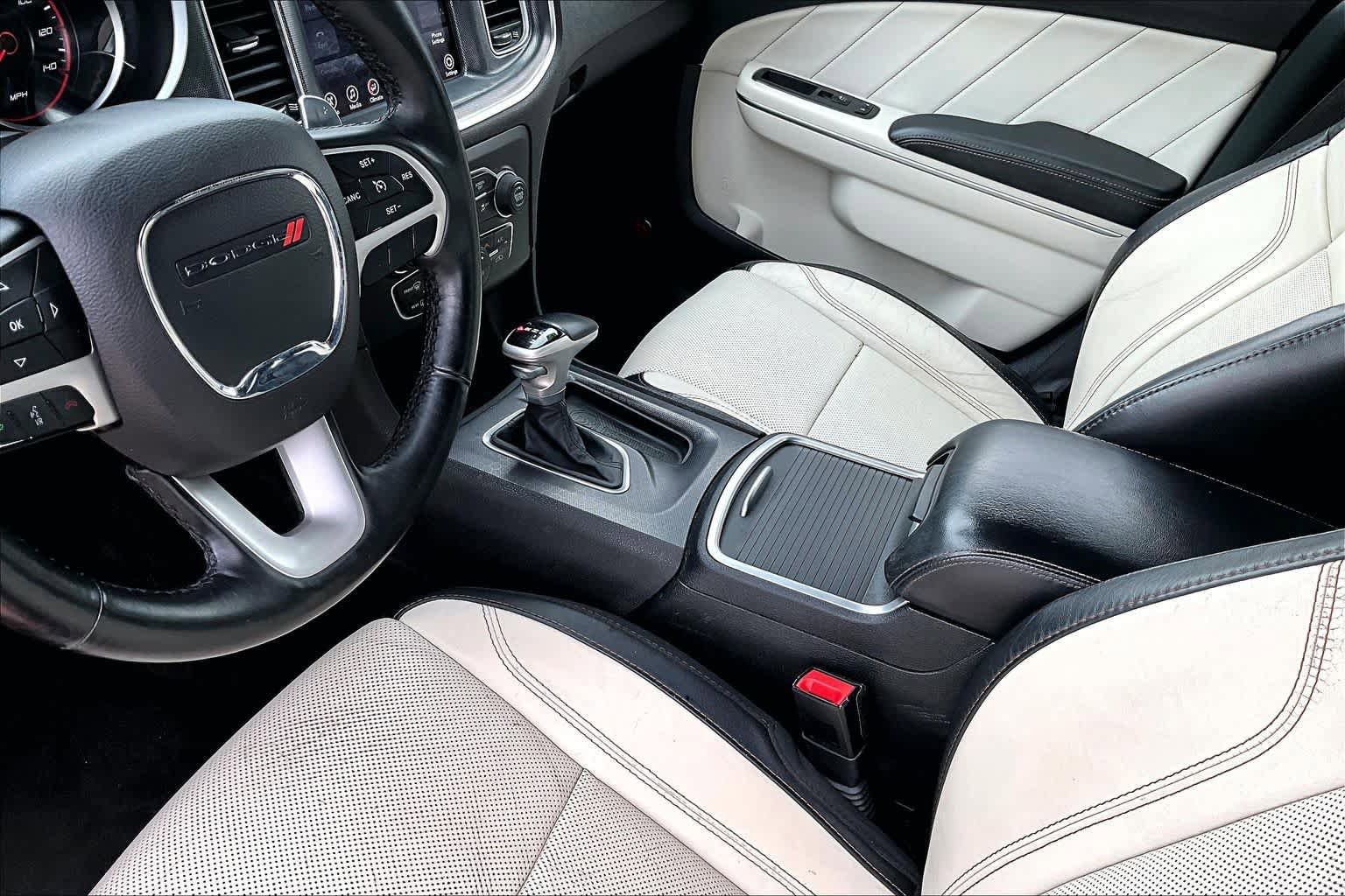 Used 2017 Dodge Charger SXT w/ Plus Group RWD image 13