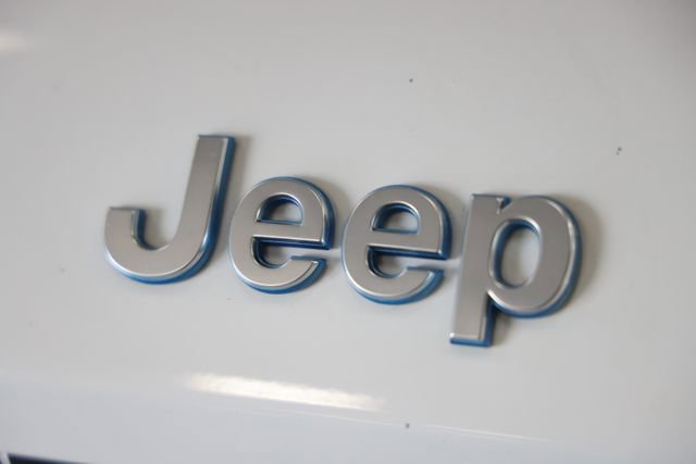 Used 2022 Jeep Grand Cherokee Summit AWD/4WD image 4