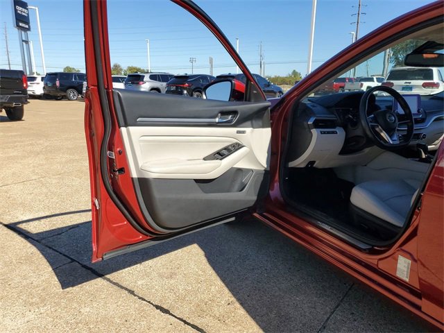 Used 2022 Nissan Altima 2.5 Platinum image 23