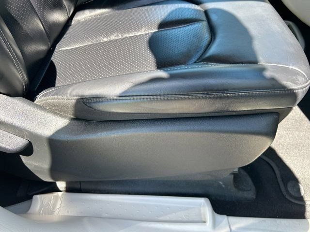 Used 2023 Chrysler Pacifica Touring-L FWD image 52