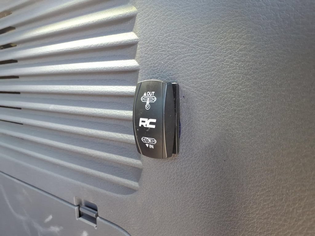 Used 2024 Toyota Sienna LE FWD image 11