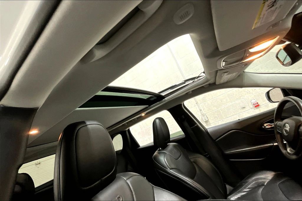 Used 2022 Jeep Cherokee Limited image 27