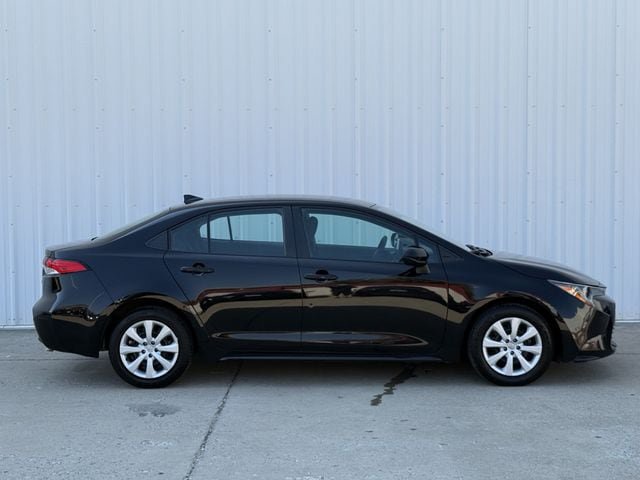 Used 2024 Toyota Corolla LE FWD image 3