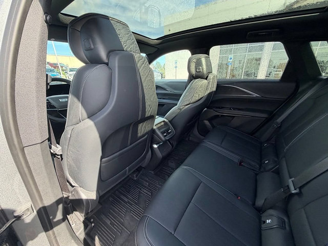 Used 2024 Cadillac Lyriq Luxury w/ LPO, Floor Liner Package AWD/4WD image 12