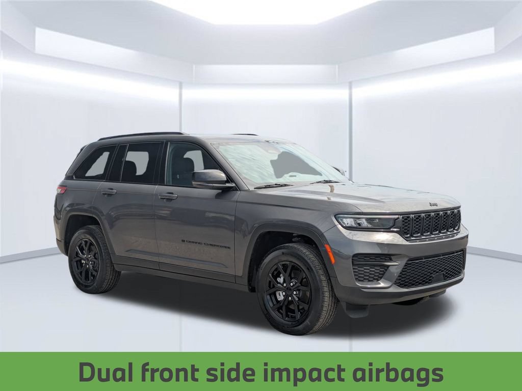 Used 2025 Jeep Grand Cherokee Altitude AWD/4WD image 9