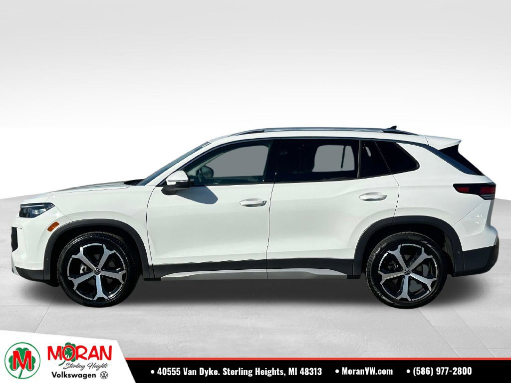 Certified 2026 Volkswagen Tiguan SE w/ Panoramic Sunroof Package FWD image 2