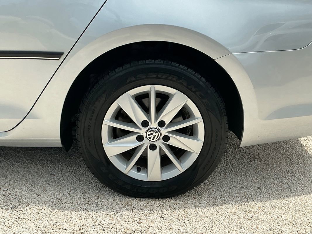 Used 2016 Volkswagen Golf S image 37