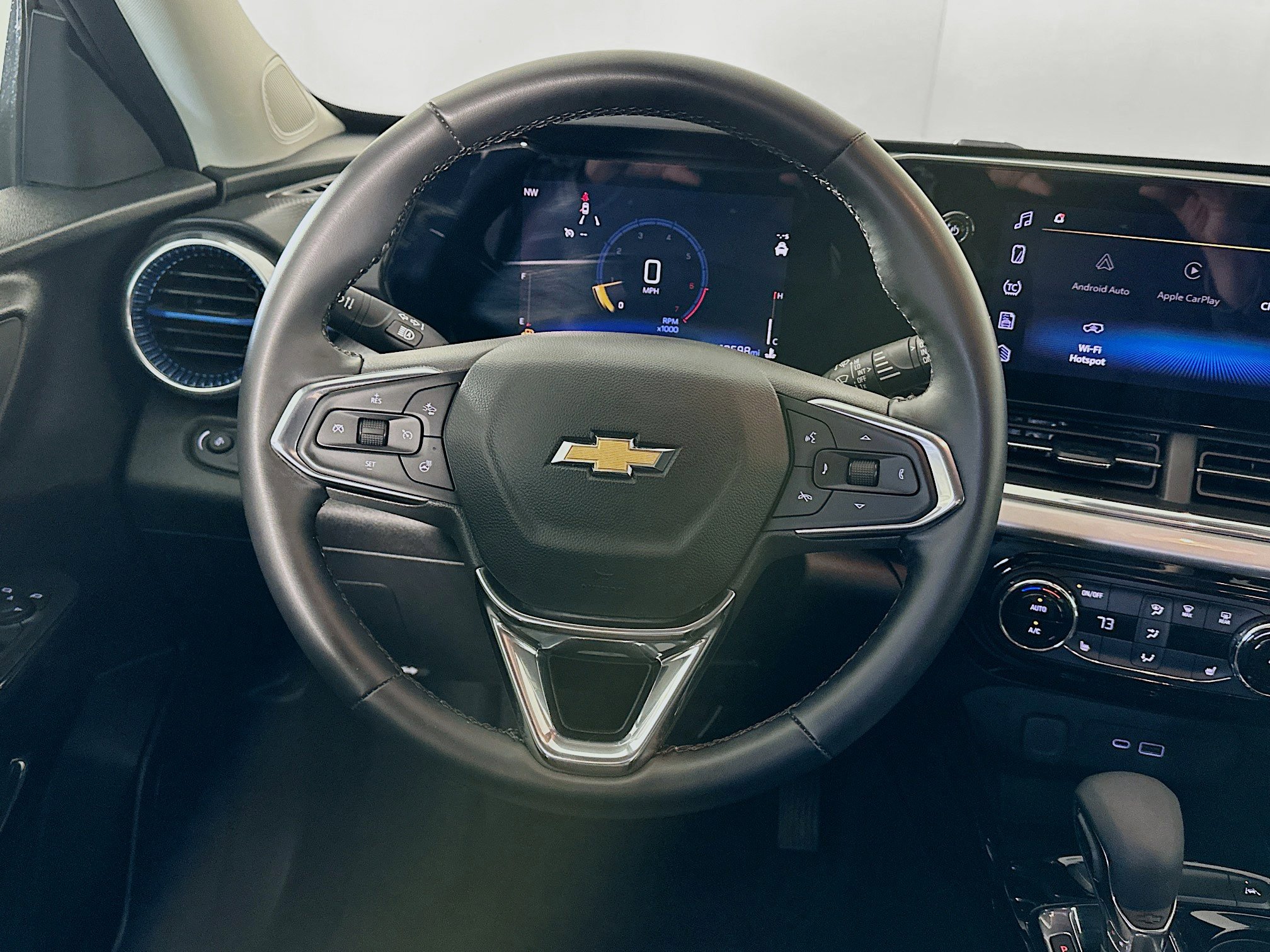 Used 2025 Chevrolet Trax LT w/ LT Convenience Package image 17