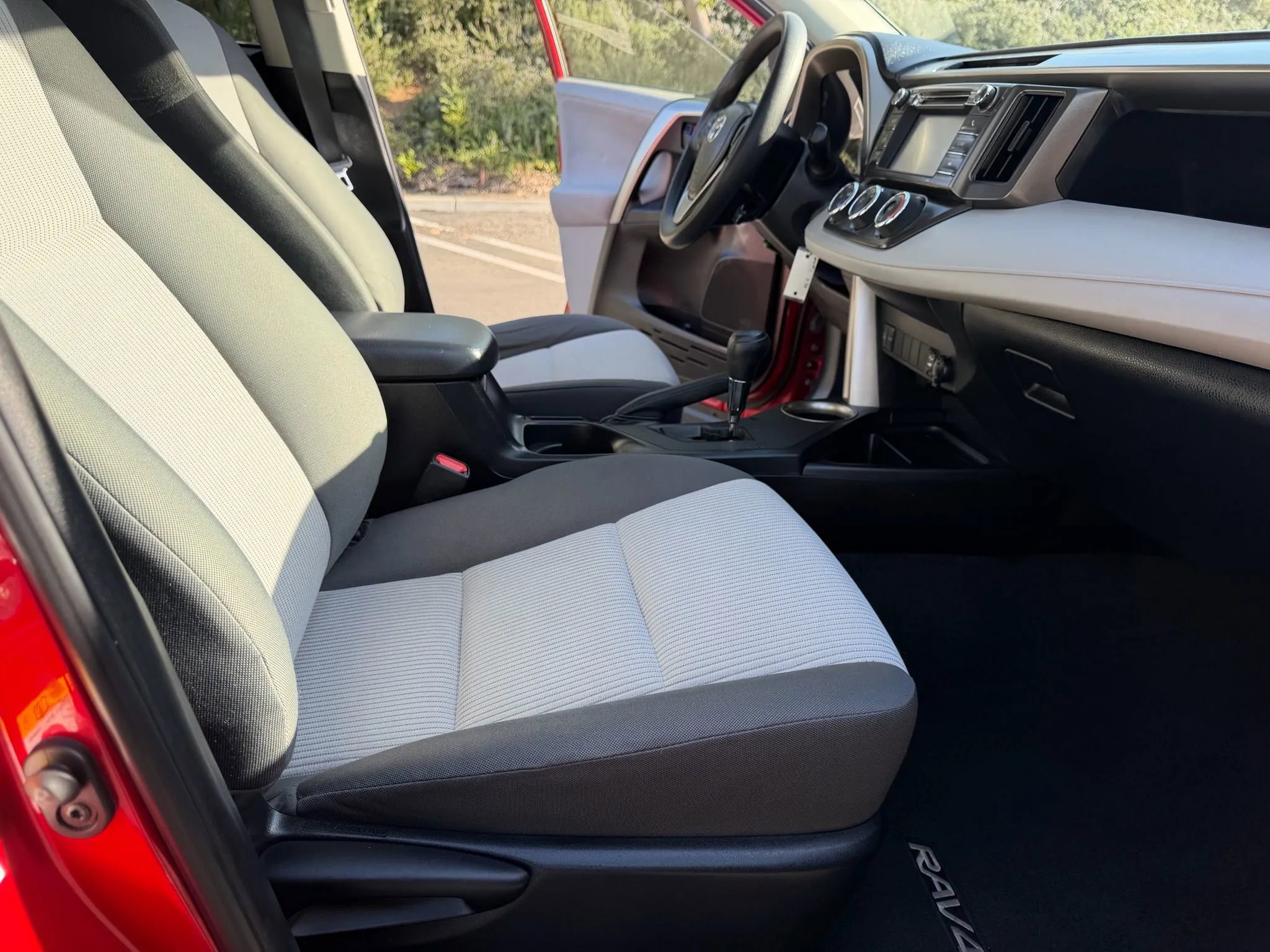 Used 2013 Toyota RAV4 LE image 24