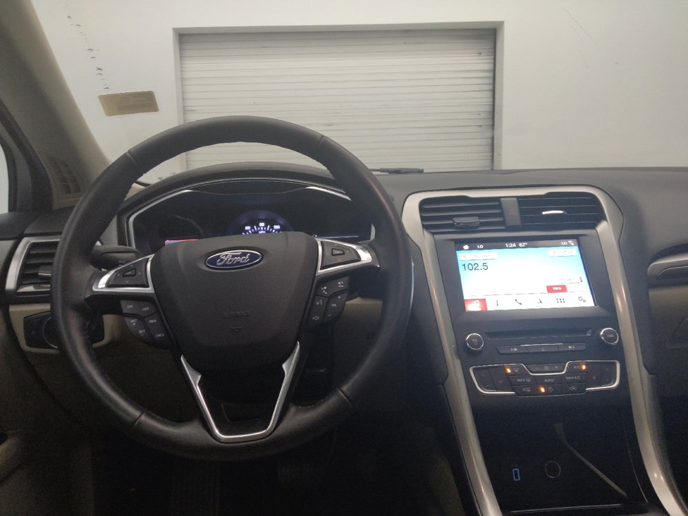 Used 2018 Ford Fusion SE w/ Fusion SE Technology Package FWD image 22