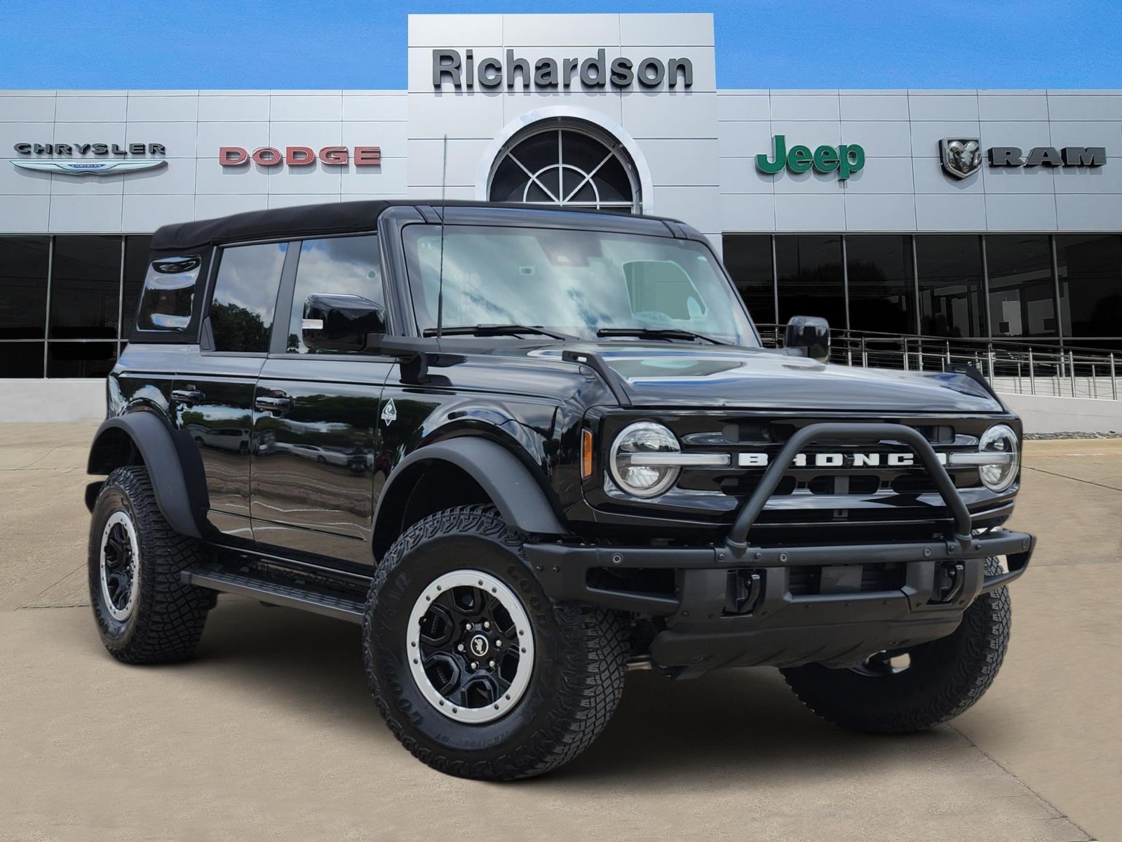 Used 2023 Ford Bronco Outer Banks w/ Sasquatch Package AWD/4WD image 1