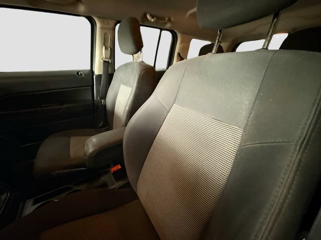 Used 2014 Jeep Patriot Latitude FWD image 19