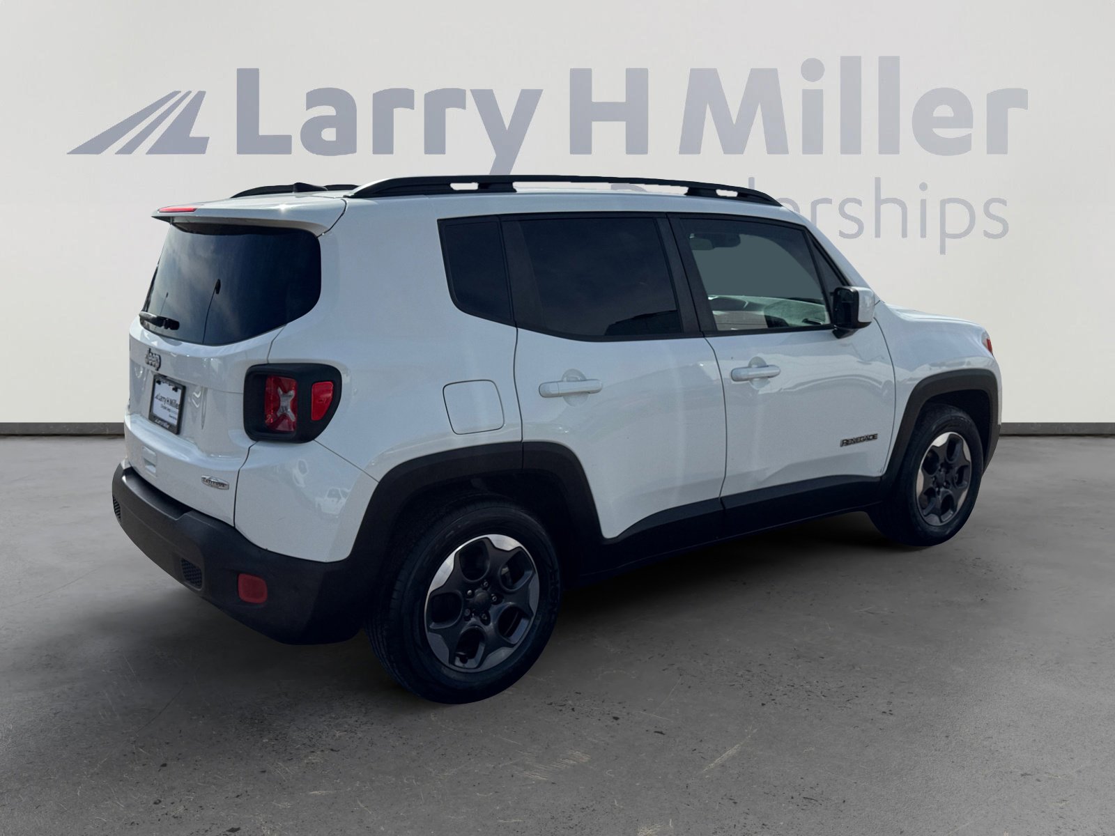 Used 2018 Jeep Renegade Latitude FWD image 5