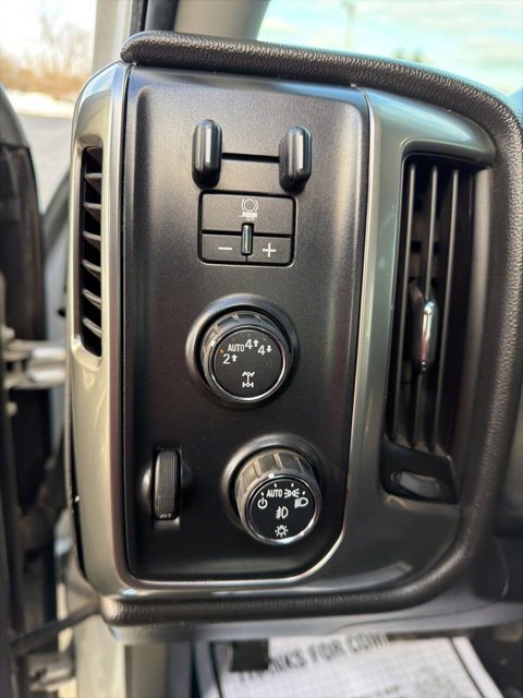 Used 2018 Chevrolet Silverado 1500 LT w/ All Star Edition image 16