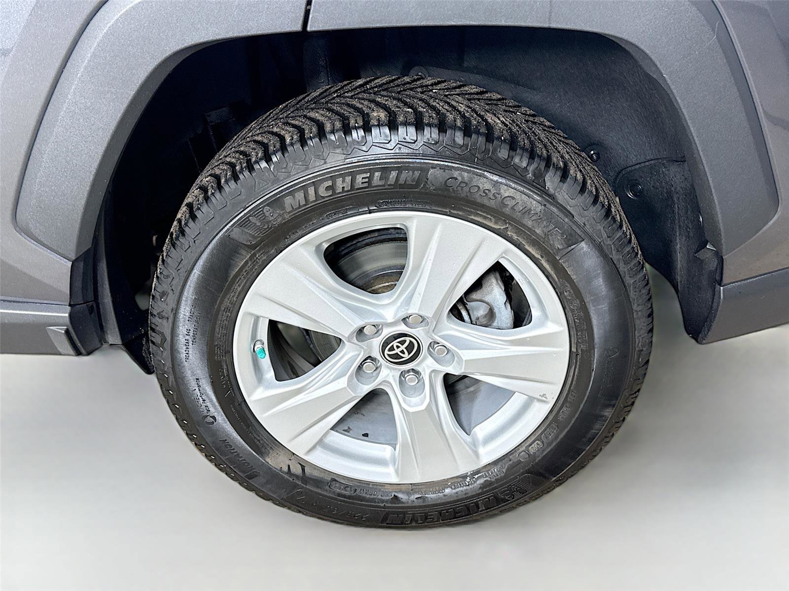 Used 2021 Toyota RAV4 LE image 28