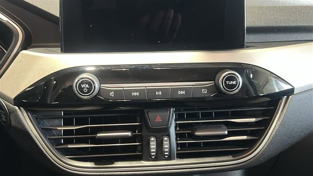 Used 2022 Ford Escape SE w/ SE Sport Appearance Package image 19