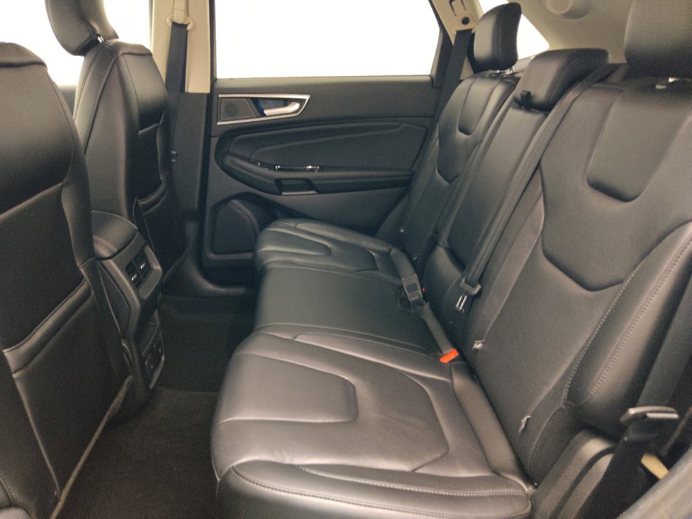 Used 2019 Ford Edge Titanium FWD image 18