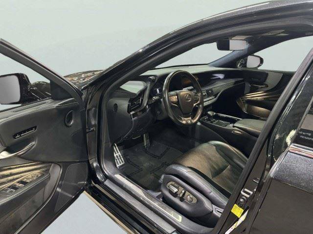 Used 2018 Lexus LS 500 F Sport w/ Accessory Package (Z1) AWD/4WD image 16