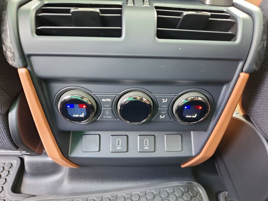 New 2026 Land Rover Defender 110 OCTA AWD/4WD image 24