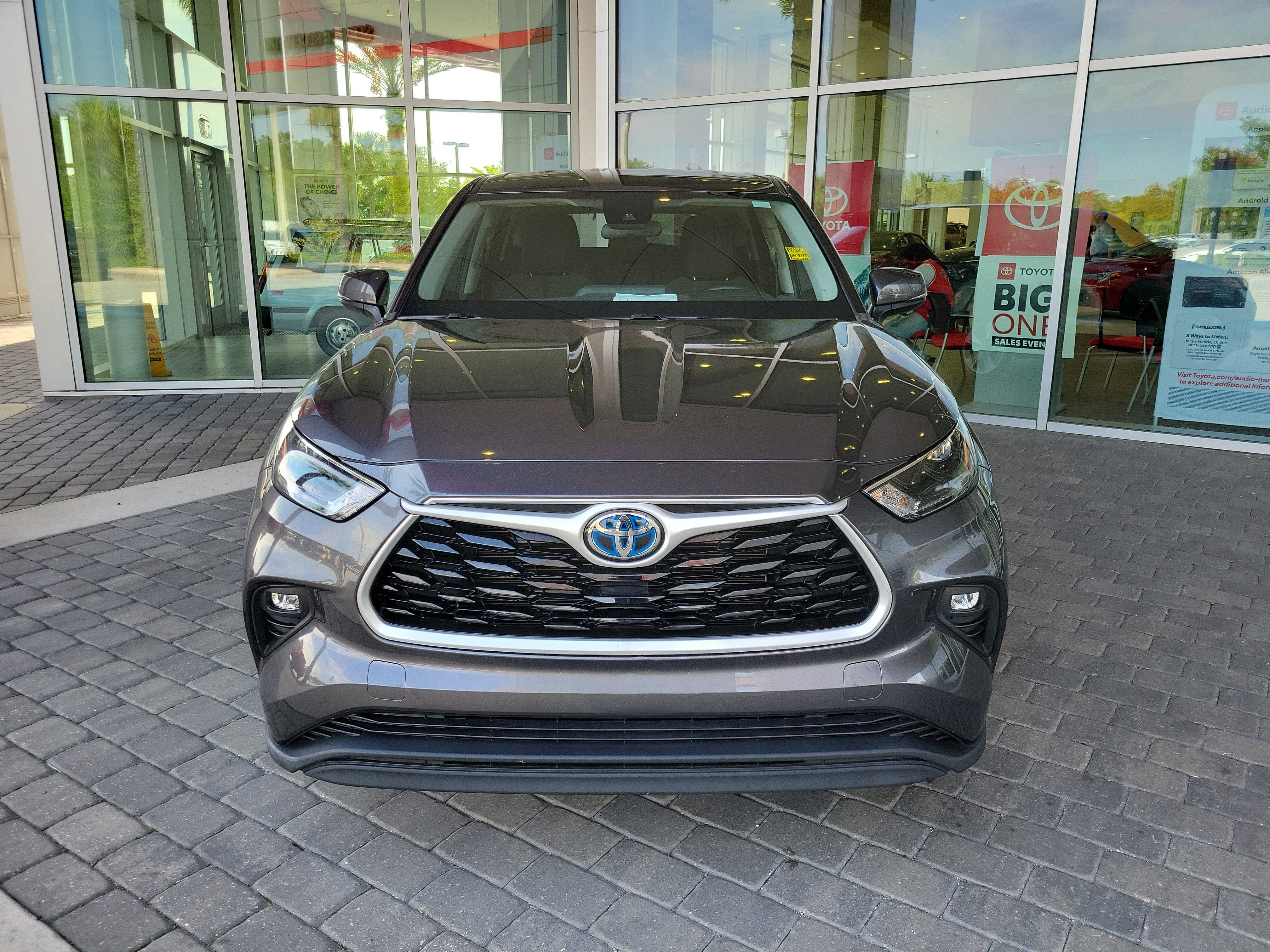 Used 2022 Toyota Highlander LE image 9