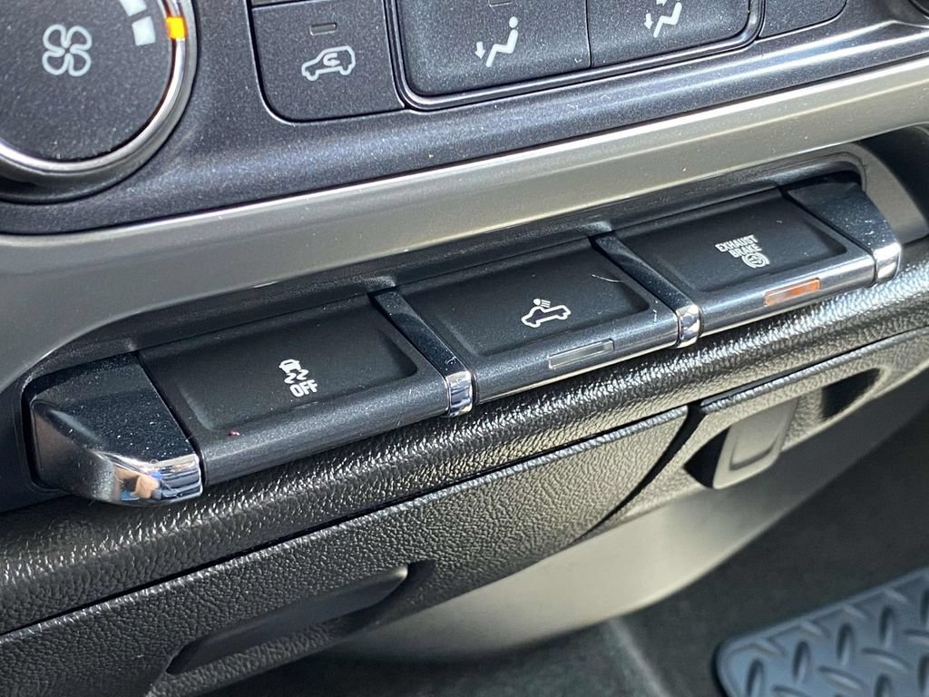 Used 2018 Chevrolet Silverado 2500 LT AWD/4WD image 20