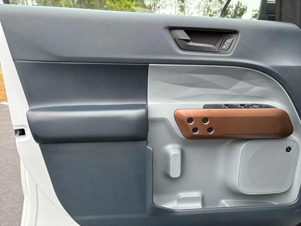 Used 2023 Ford Maverick Lariat w/ Lariat Luxury Package image 12