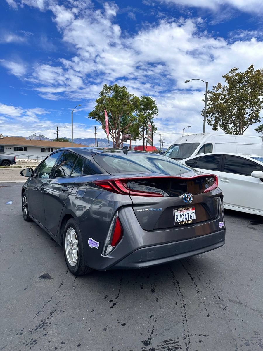 Used 2019 Toyota Prius Prime Plus w/ Preferred Accessory Package FWD image 4