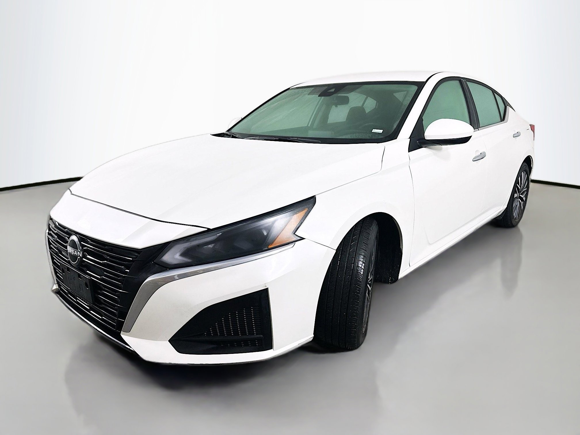 Used 2023 Nissan Altima 2.5 SV image 3