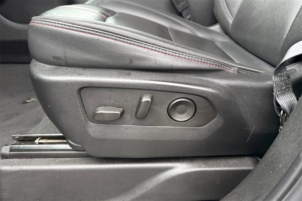 Used 2024 Chevrolet Suburban RST image 18